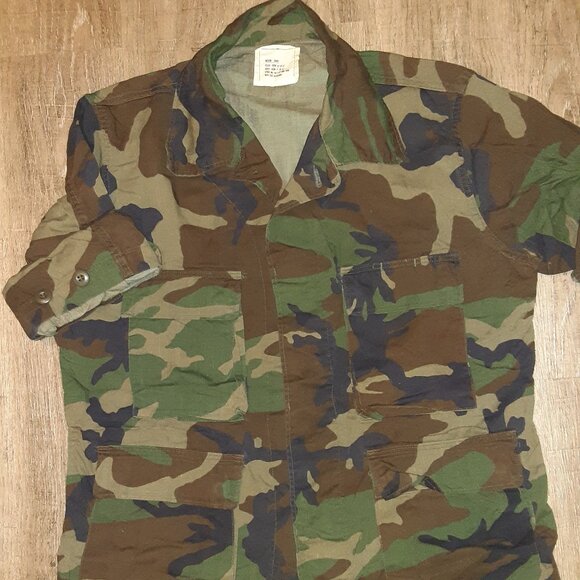 Woodland Camo Pattern * Vintage Long Sleeve, Medium Short, Coat, Combat * EUC * - Picture 5 of 7